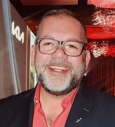 Christo Valentyn Journalist